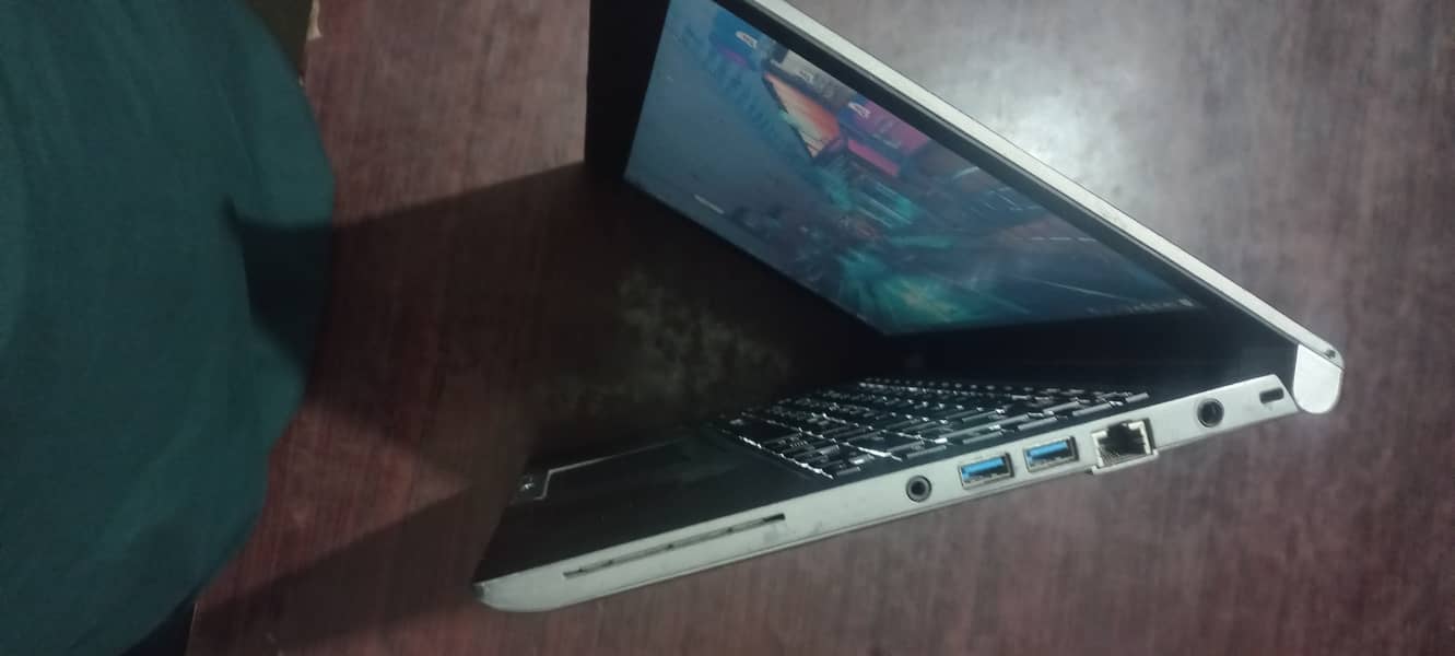 Toshibha laptop core i3 5th gen full working all ok 10/10 condition 5