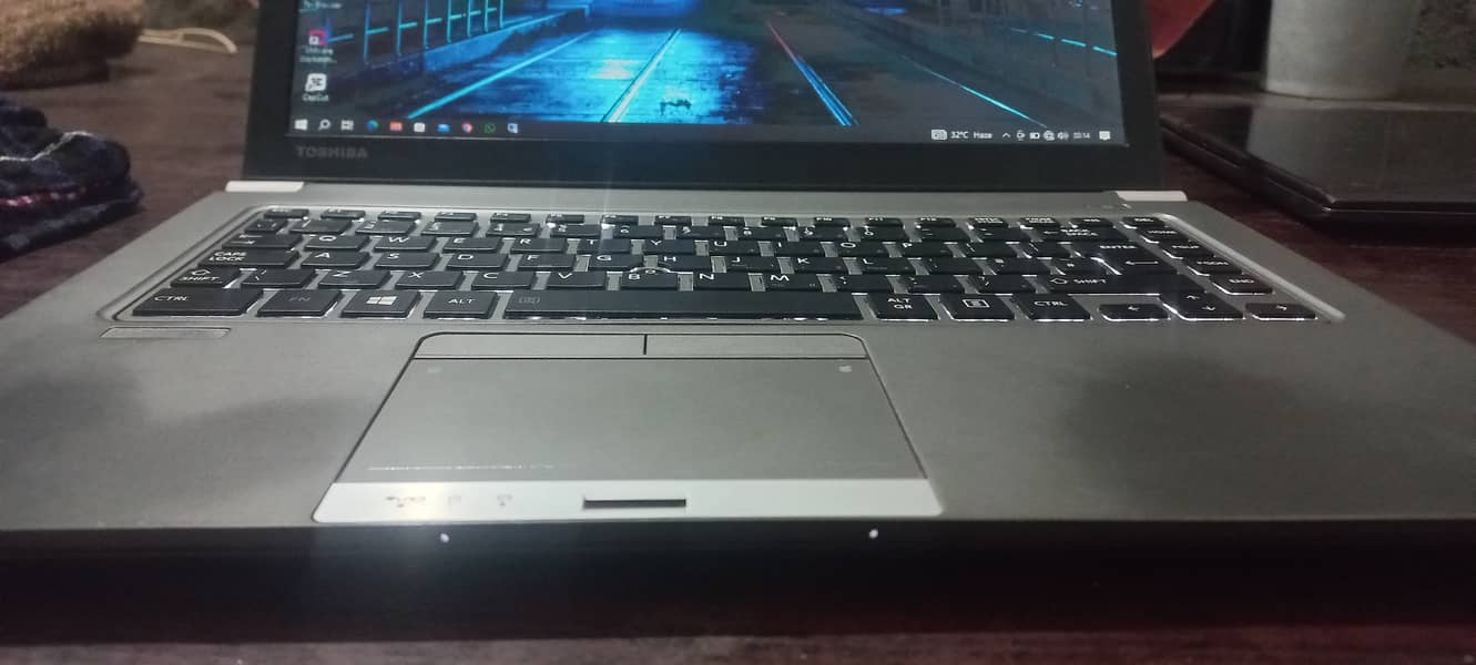 Toshibha laptop core i3 5th gen full working all ok 10/10 condition 8