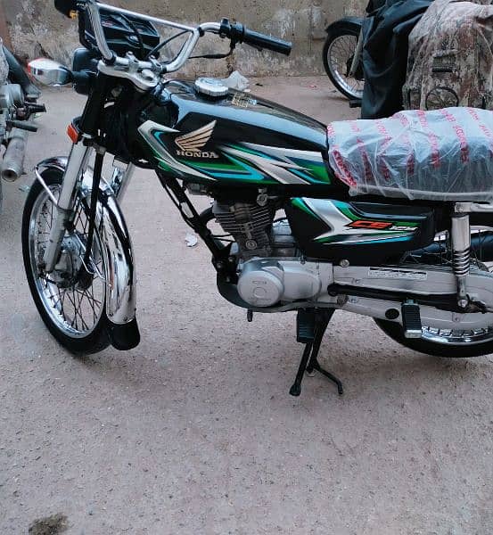 Honda 125cc bike WhatsApp0327,,77,,94,,556 0