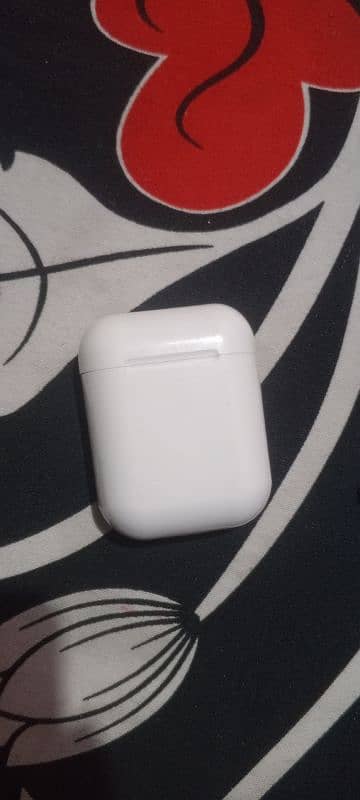 I 12 airpods 1