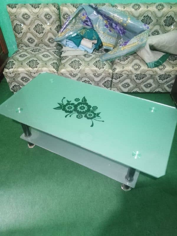 Table for sell new condition ha kafi mota  sheesha lga hwa 0