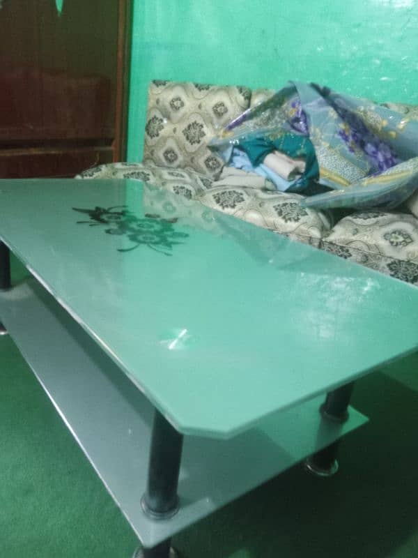 Table for sell new condition ha kafi mota  sheesha lga hwa 2