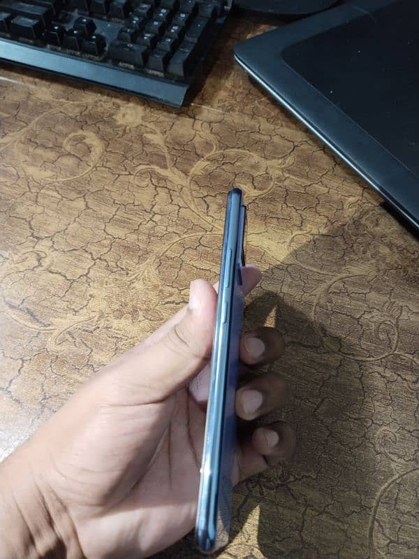 vivo v21e 10/10 condition with full box 1