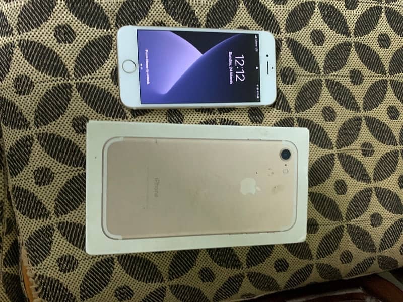 Iphone 7 128gb with box and pta approved ‪0309 N 0464502‬ 0