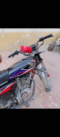 Honda 125 black 10/10 condition