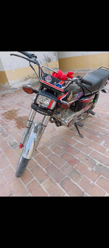 Honda 125 black 10/10 condition 1