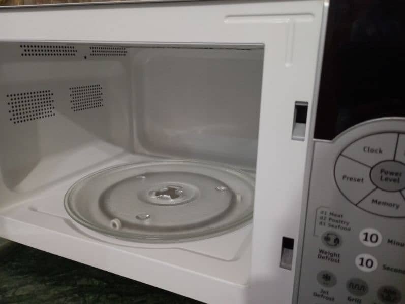 Pel Microwave Oven Mint Condition 10