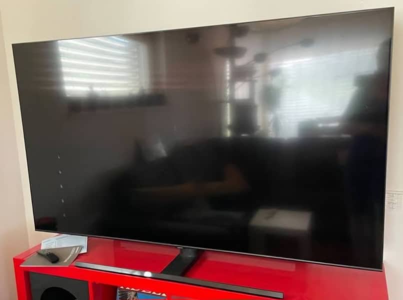 Samsung 65 inch Qled (screen damaged) for sale 4