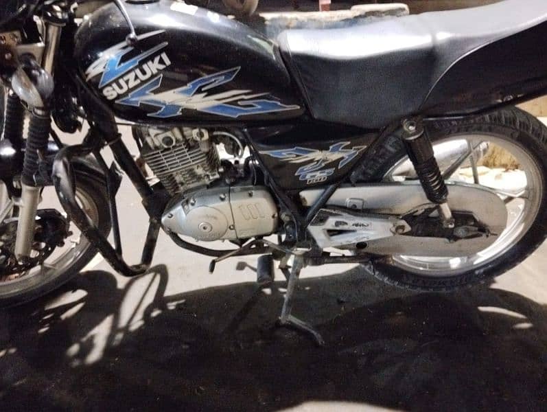 Suzuki GS 150 2