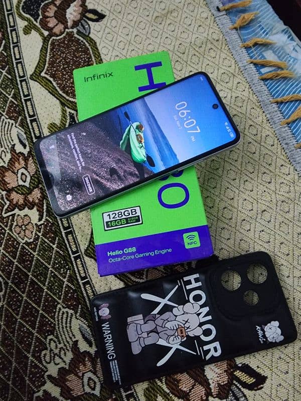 infinix hot 30 128GB 16GB white clr 1