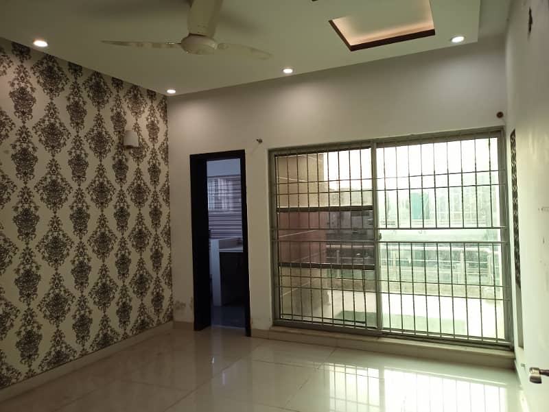 1 Kanal Fabulous Upper Portion On Top Location For Rent In DHA Phase 1 Lahore 5