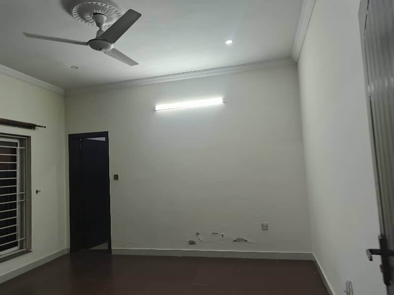 15 Marla Upper Portion for rent 4