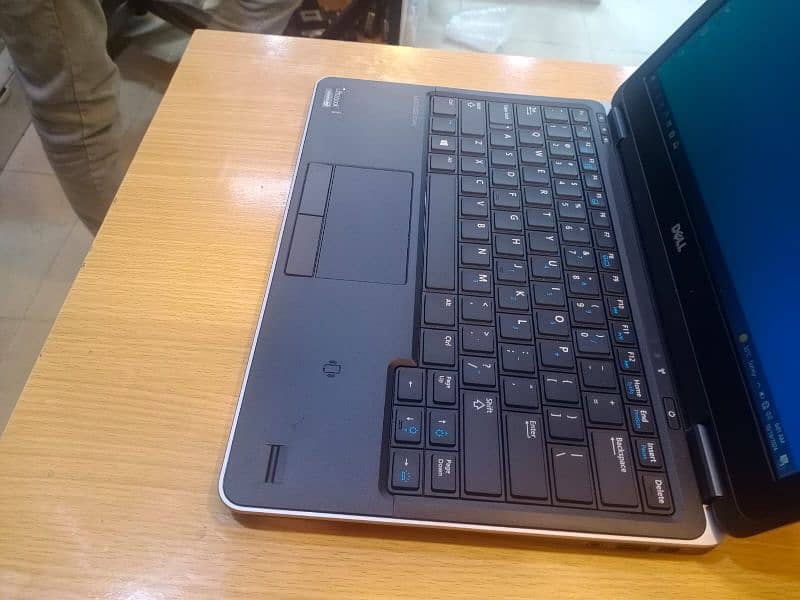 DELL LATITUDE 7240 i7 4TH GEN 0