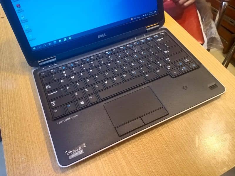 DELL LATITUDE 7240 i7 4TH GEN 1