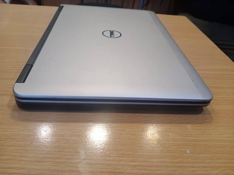 DELL LATITUDE 7240 i7 4TH GEN 9