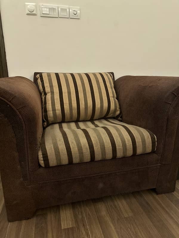 one seater. single sofa 1