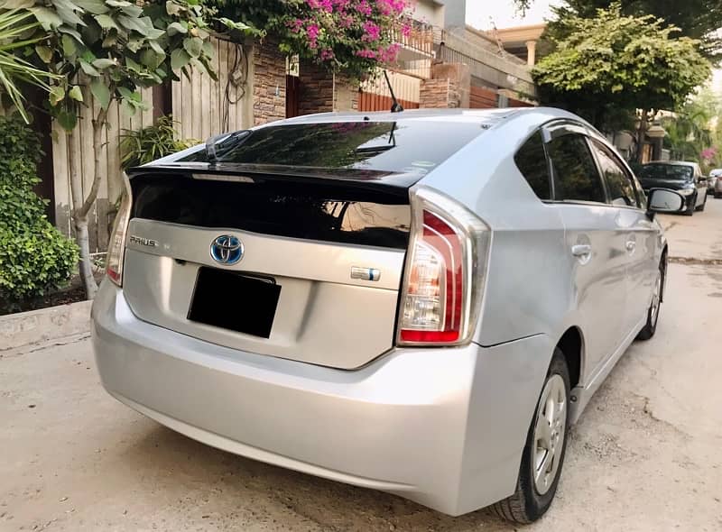 Toyota Prius 2014 3