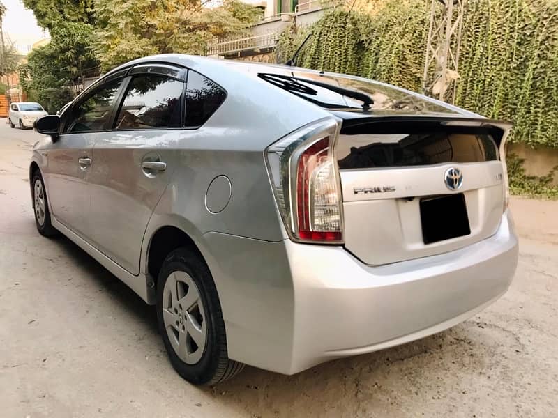 Toyota Prius 2014 4