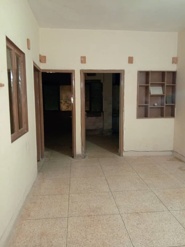 INDEPENDENT 1ST FLOOR FLAT AVAILABLE FOR RENT IN KARIM BLOCK 0