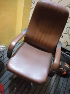 computer chair slightly used 2-3 weeks only