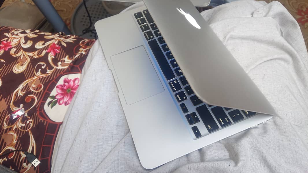 Apple MacBook Air 0