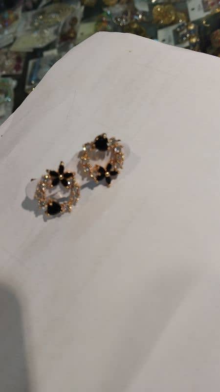 one ceret earrings 0