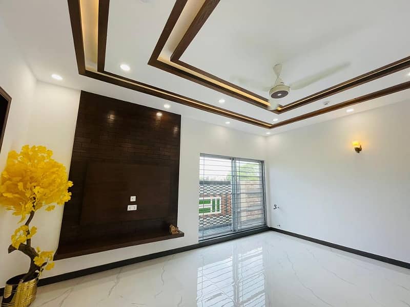 Luxurious 1 Kanal Home With Park Views In Dha Phase 7 35