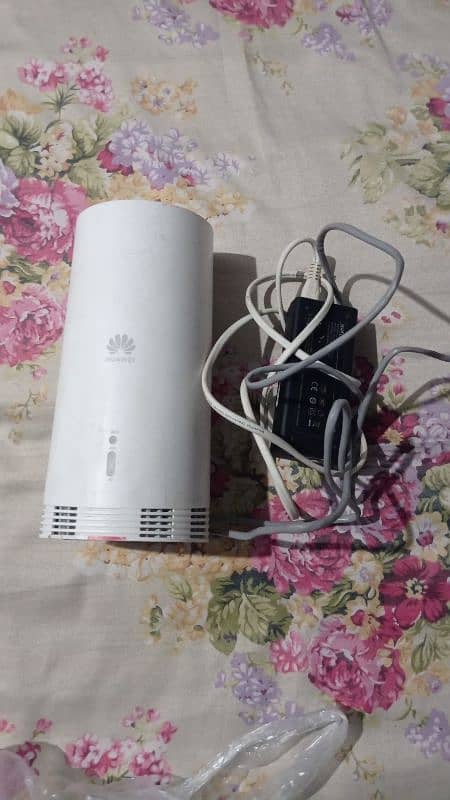 4G+ & 5G WiFi SIM Router (WiFi 6) 1