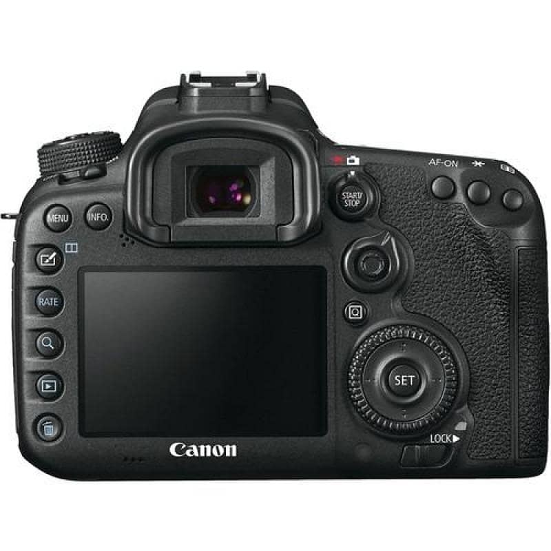 Canon EOS 7D Mark II, DS 401051 flash, 24-70mm IS USM LENS 3