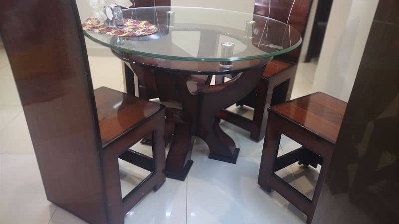 Lavish Round Dining table 4