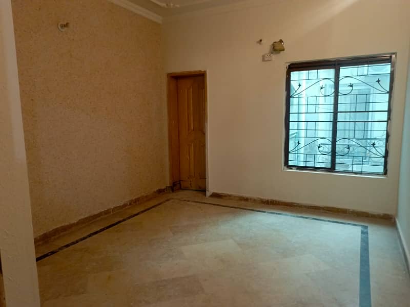 For Rent: Spacious 5 Marla Double Unit House in Johar Town 4