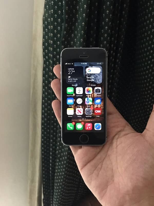 iPhone SE 2016 NON PTA Factory Unlock for Sale in LAHORE 0