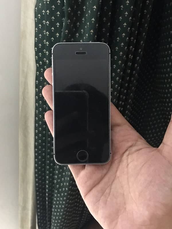 iPhone SE 2016 NON PTA Factory Unlock for Sale in LAHORE 1