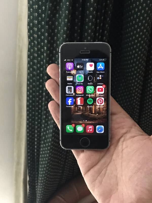 iPhone SE 2016 NON PTA Factory Unlock for Sale in LAHORE 4