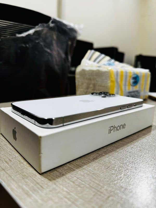 Iphone 14pro max (non-pta) 4