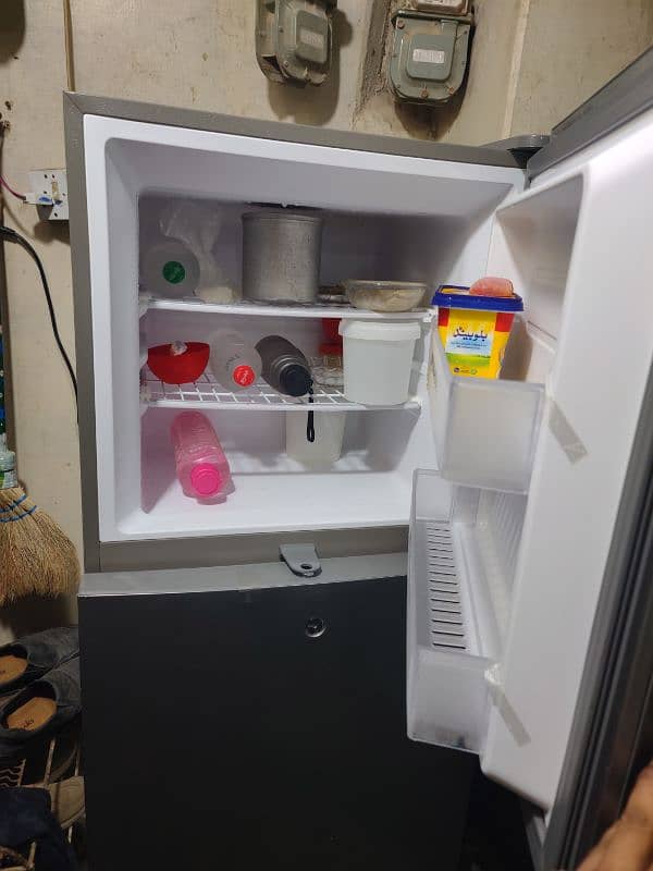 Hire fridge brand new 12cubci 1