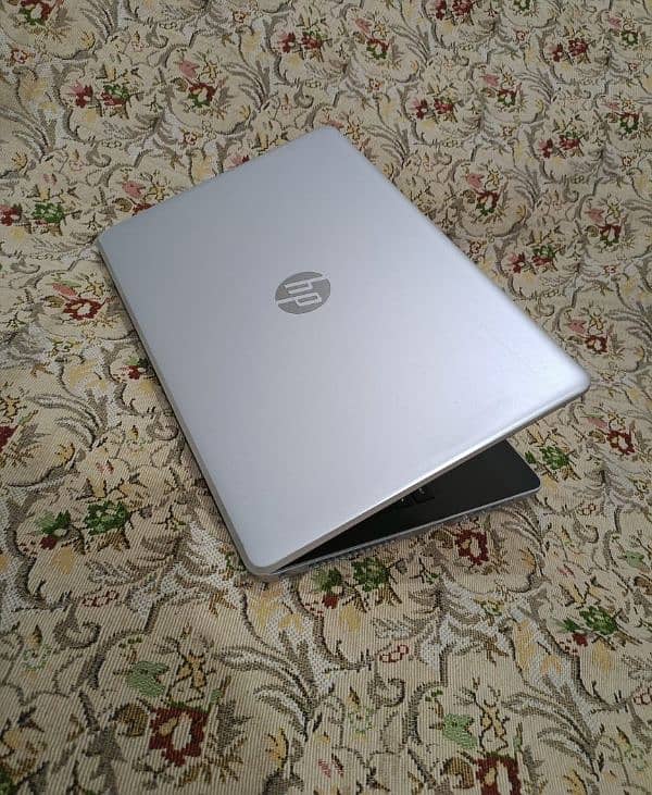 Hp Core i5-7th Gen 8GB RAM 128GB SSD+512GB HD Radeon 2GB Graphics Card 13