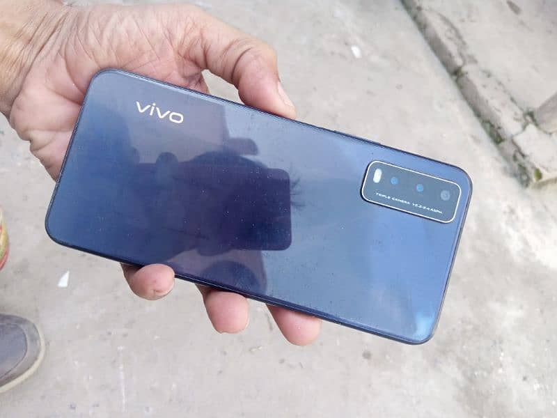 vivo y20.4 GB rame 128 memorie he  screen change Kaya Hy baqi OK Hy 13