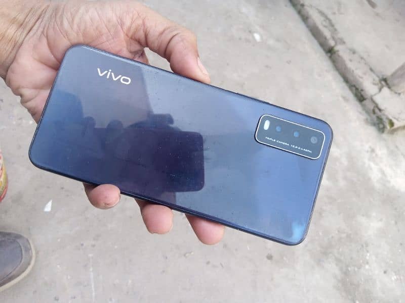 vivo y20.4 GB rame 128 memorie he  screen change Kaya Hy baqi OK Hy 14