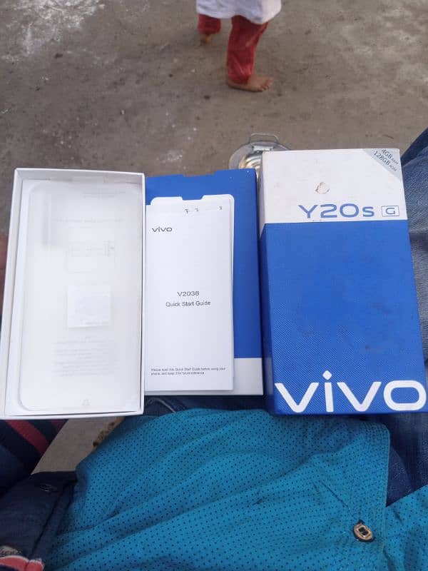 vivo y20.4 GB rame 128 memorie he  screen change Kaya Hy baqi OK Hy 16