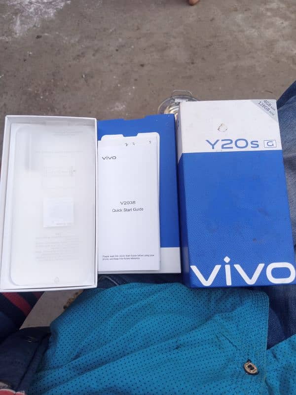 vivo y20.4 GB rame 128 memorie he  screen change Kaya Hy baqi OK Hy 17