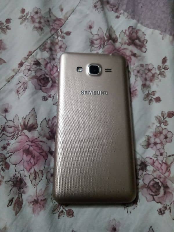 it's is good condition phone and brand Samsung galaxy 0