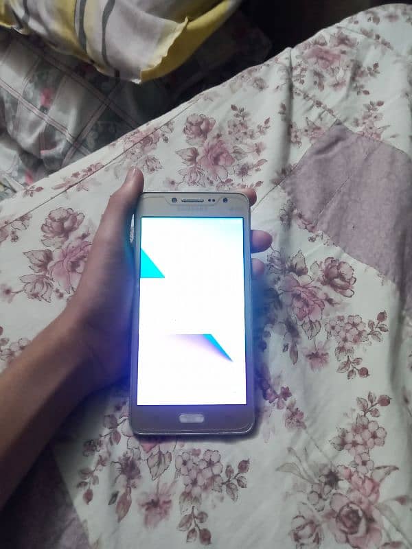 it's is good condition phone and brand Samsung galaxy 1