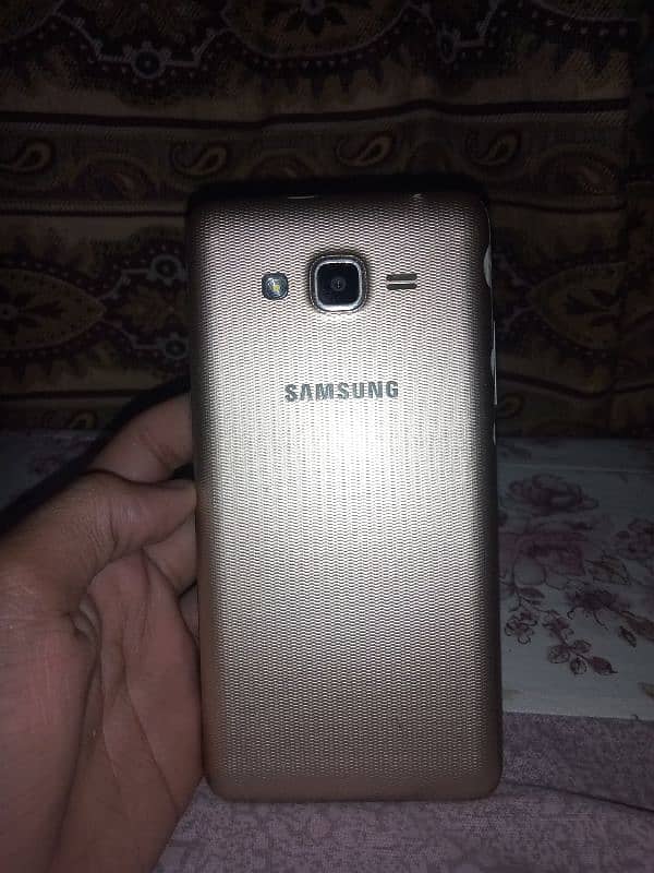 it's is good condition phone and brand Samsung galaxy 6