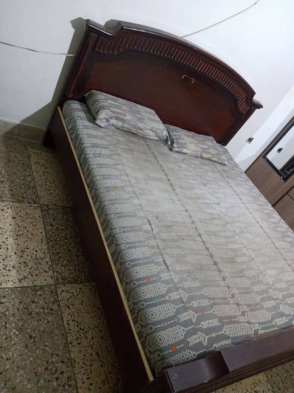 WOODEN KING SIZE BED SIZE 6 BY 6.5 0