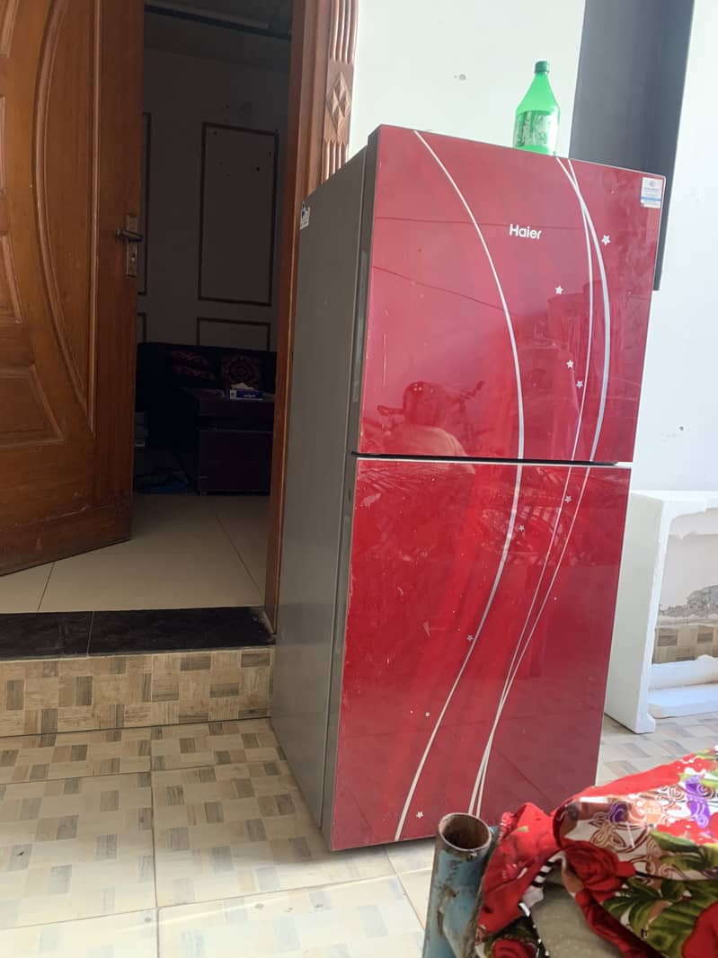 Haier Fridge, Model HRF-216 4