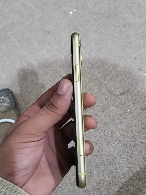 iphone 11 10/10 condition sim working 5