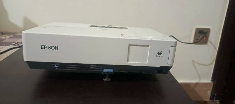 Epson projector 4