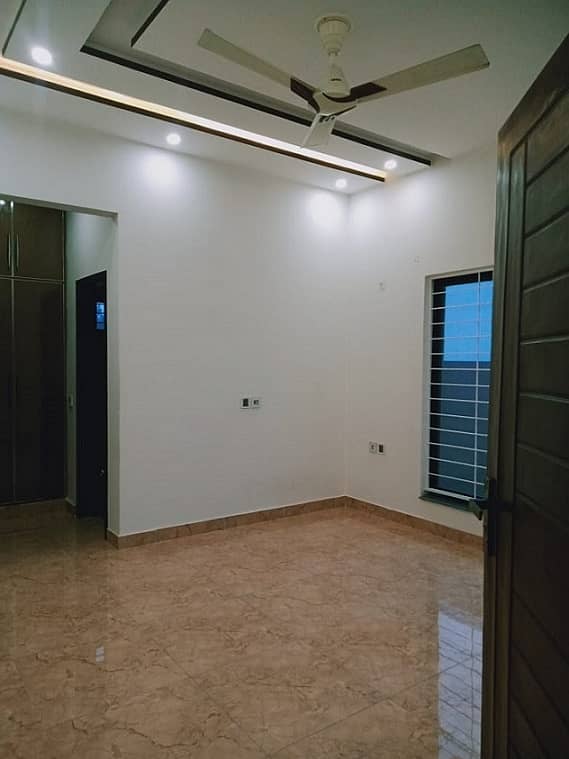 10 MARLA LIKE NEW LOWER PORTION AVAILEBAL FOR RENT IN BAHRIA TOWN LAHORE 11