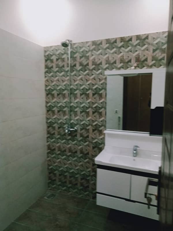 10 MARLA LIKE NEW LOWER PORTION AVAILEBAL FOR RENT IN BAHRIA TOWN LAHORE 13